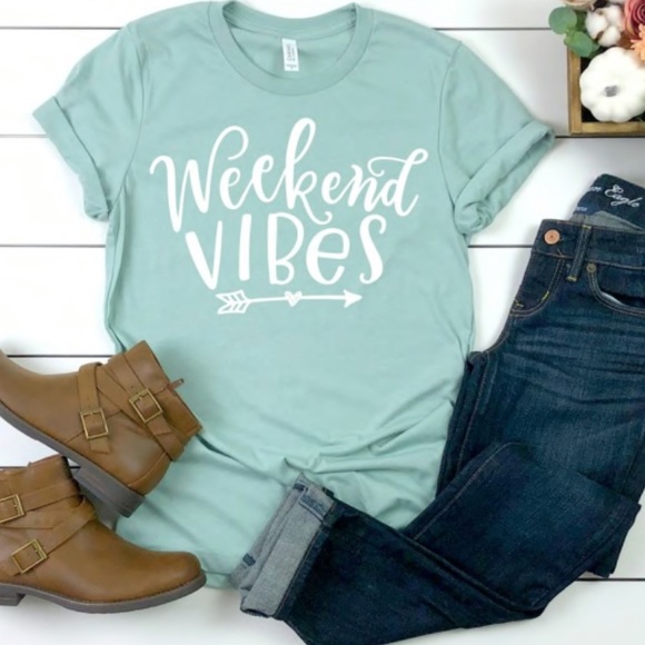 🌻”Weekend Vibes” Super Soft Graphic Tee - Picture 3 of 10